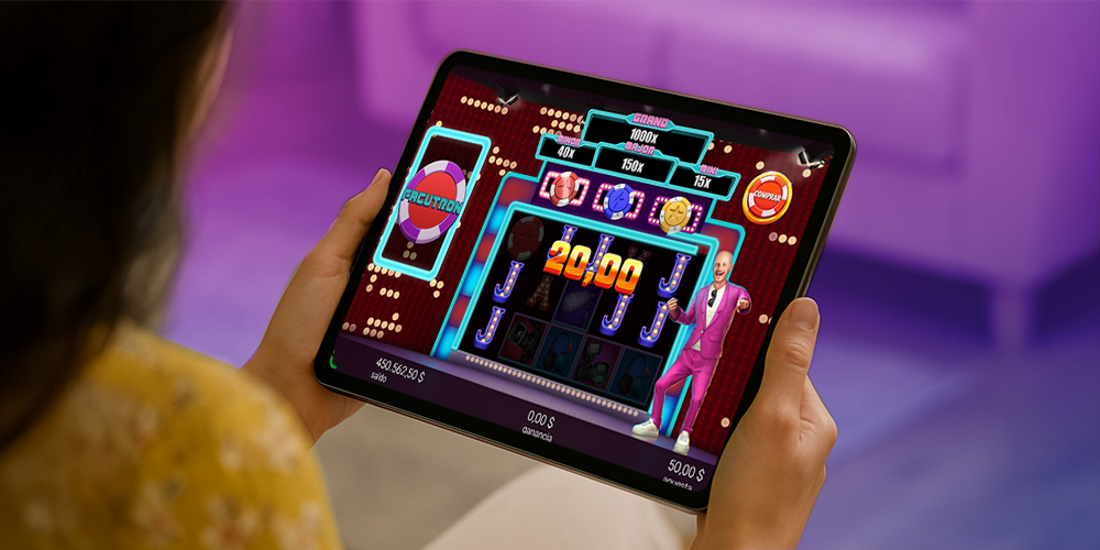 Mujer jugando Facutron en su tablet dentro de PlayUZU.