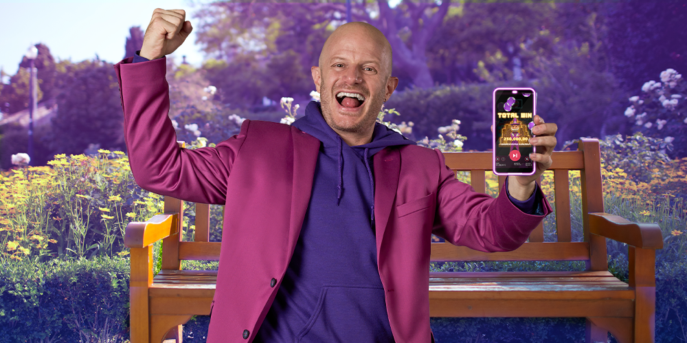Facundo feliz y celebrando que acaba de ganar en PlayUZU