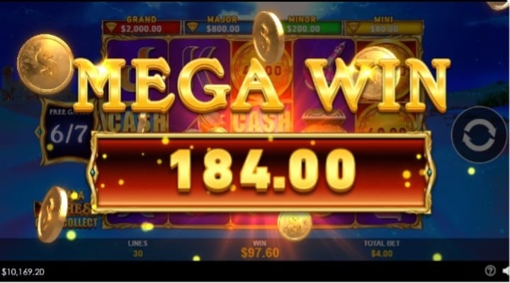 Giro con varias monedas y símbolos Cash Collect otorgan Mega Ganancia en Sahara Riches Cash Collect de Playtech