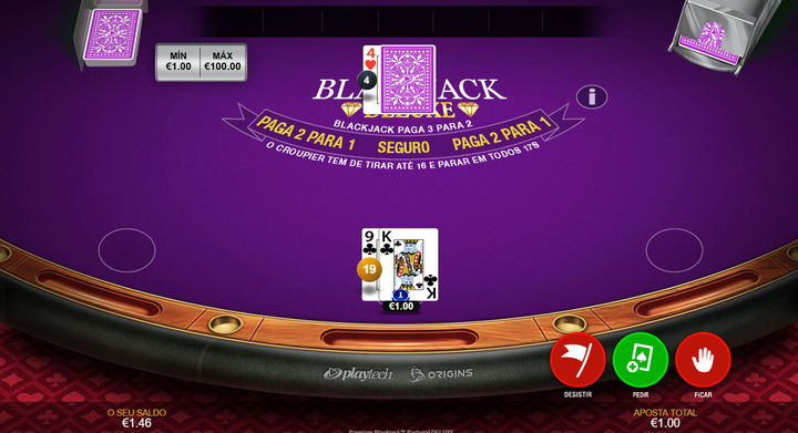 Mesa de jogo do Premium Blackjack da Playtech com uma mão de 19 pontos e os botões Desistir, Pedir e Ficar
