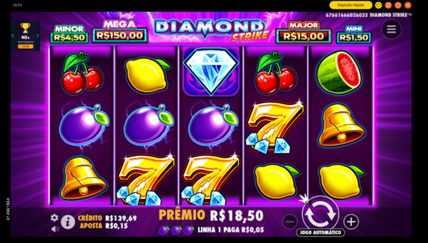Tela das rodadas gr&aacute;tis do slot Diamond Strike com tr&ecirc;s s&iacute;mbolos do n&uacute;mero 7 dourado na grade, ativando o Jackpot B&ocirc;nus. A grade exibe tamb&eacute;m s&iacute;mbolos de frutas, sinos e diamantes, com os valores dos jackpots vis&iacute;veis no topo. 