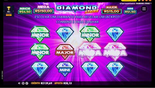 Tela do jackpot b&ocirc;nus no slot Diamond Strike, exibindo 12 diamantes dispostos para sele&ccedil;&atilde;o. Alguns diamantes revelam os jackpots Minor, Major e Mega, com os valores dos pr&ecirc;mios vis&iacute;veis no topo da tela.