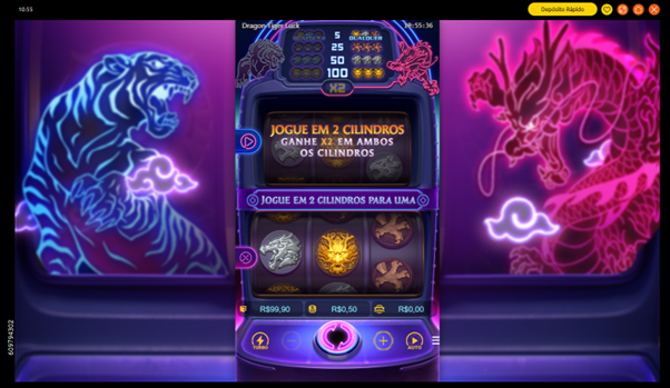 Tela do jogo Dragon Tiger Luck mostrando os dois cilindros - superior e inferior -mas apenas um ativo na rodada. Interface com bot&otilde;es de comando na parte inferior e ao fundo o Tigre prateado e o Drag&atilde;o.