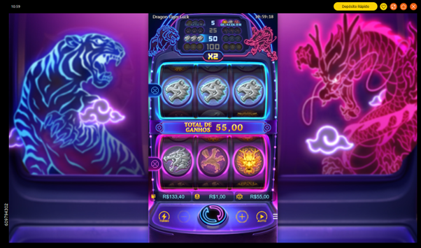 Slot Dragon Tiger Luck com rolos duplos ativos e vit&oacute;ria nas duas grades.