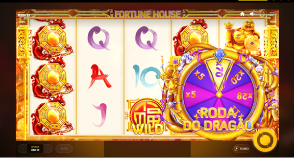 Tela do slot Fortune House mostrando o recurso &Aacute;rvore da Fortuna ativado, com a &aacute;rvore dourada no canto superior esquerdo lan&ccedil;ando moedas enquanto a grade mostra uma forma&ccedil;&atilde;o de drag&otilde;es dourados em todos os rolos. 
