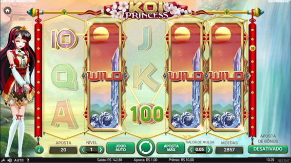Tela do slot Koi Princess exibindo o recurso Wild Reels ativado, com tr&ecirc;s rolos inteiros preenchidos por s&iacute;mbolos Wild e um pr&ecirc;mio de 100 moedas sendo exibido no centro. 