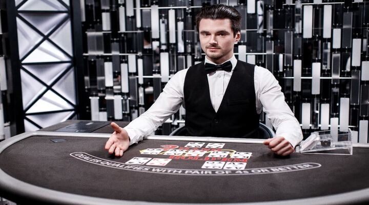 Play Live Casino Hold’em from Evolution Gaming at PlayOJO